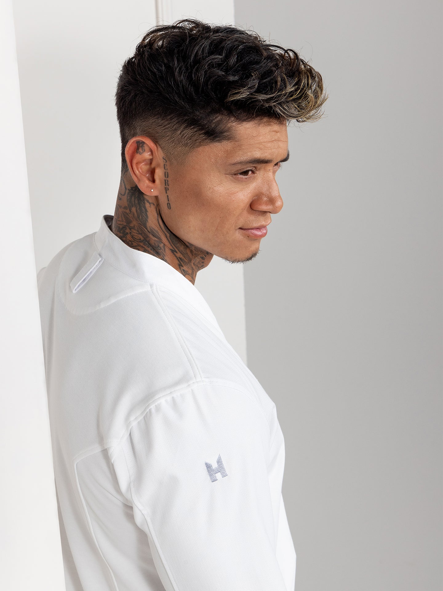 Light Gray Andreas White Le Nouveau Chef Light Gray Andreas White Le Nouveau Chef